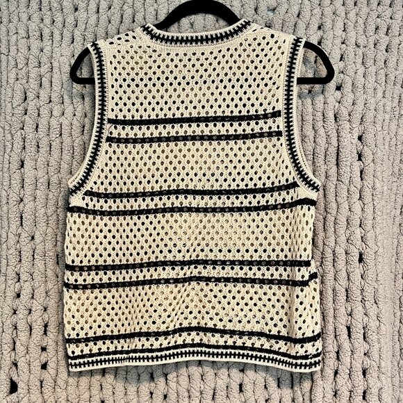 Solitaire Crochet Black & Cream Sleeveless Sweater – Size Large - Picture 3 of 11